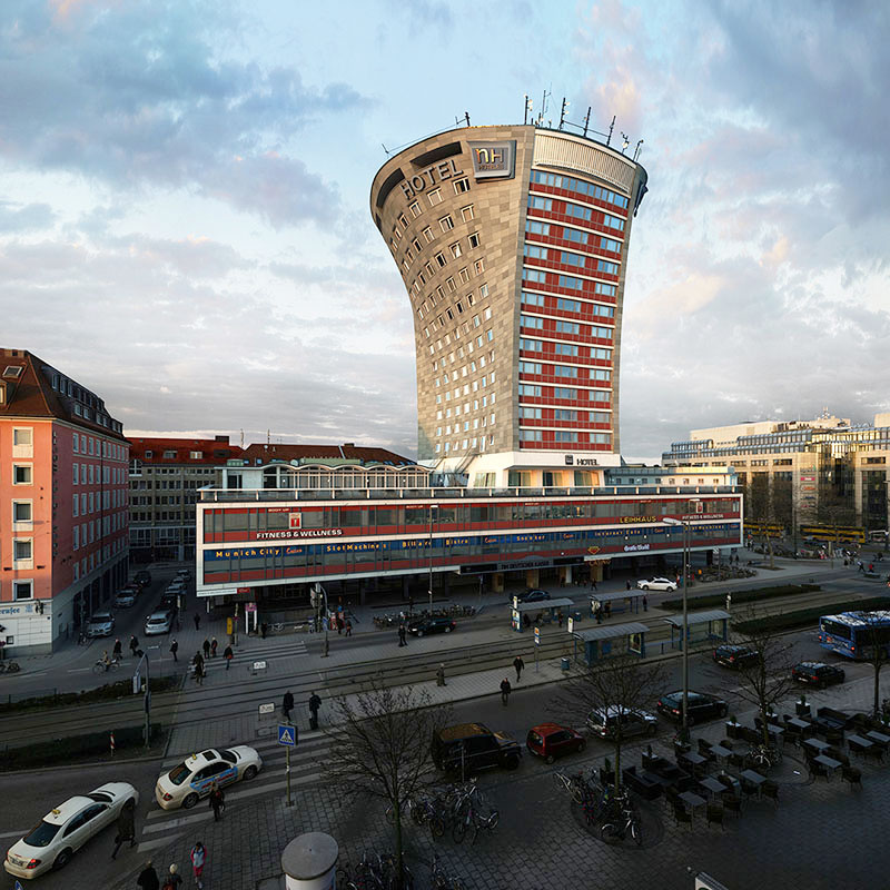 Illustration for article titled Whoa, Watch This Hotel in Munich Get Transformed in 88 Different Ways
